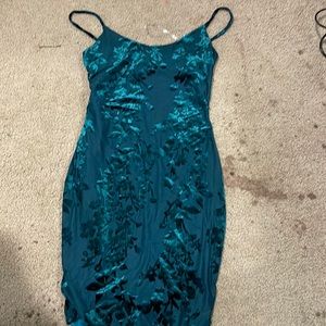 Green dress with swayed prints